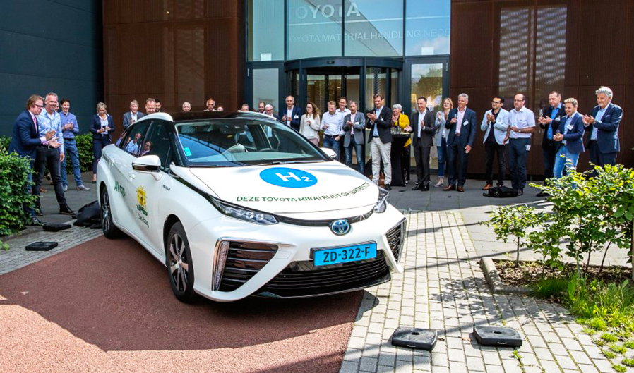 00-taxivloot-toyota-mirai-bereikt-waterstofmijlpaal-van-1_5-miljoen-km3