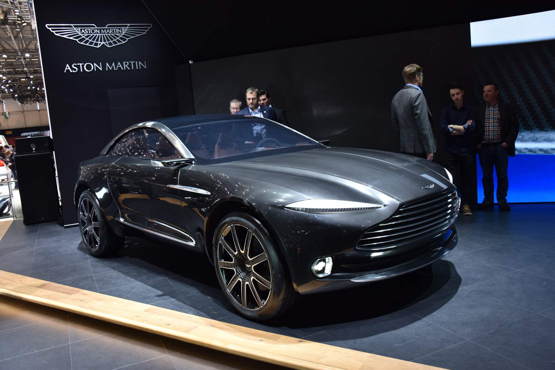 0ff55a14-aston-martin-dbx-concept-3