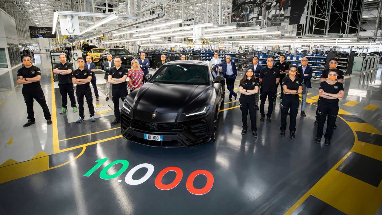 10-000th-lamborghini-urus