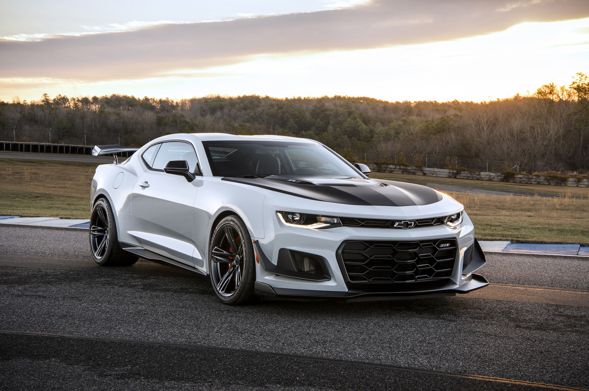 2019-Chevrolet-Camaro-ZL1-1LE