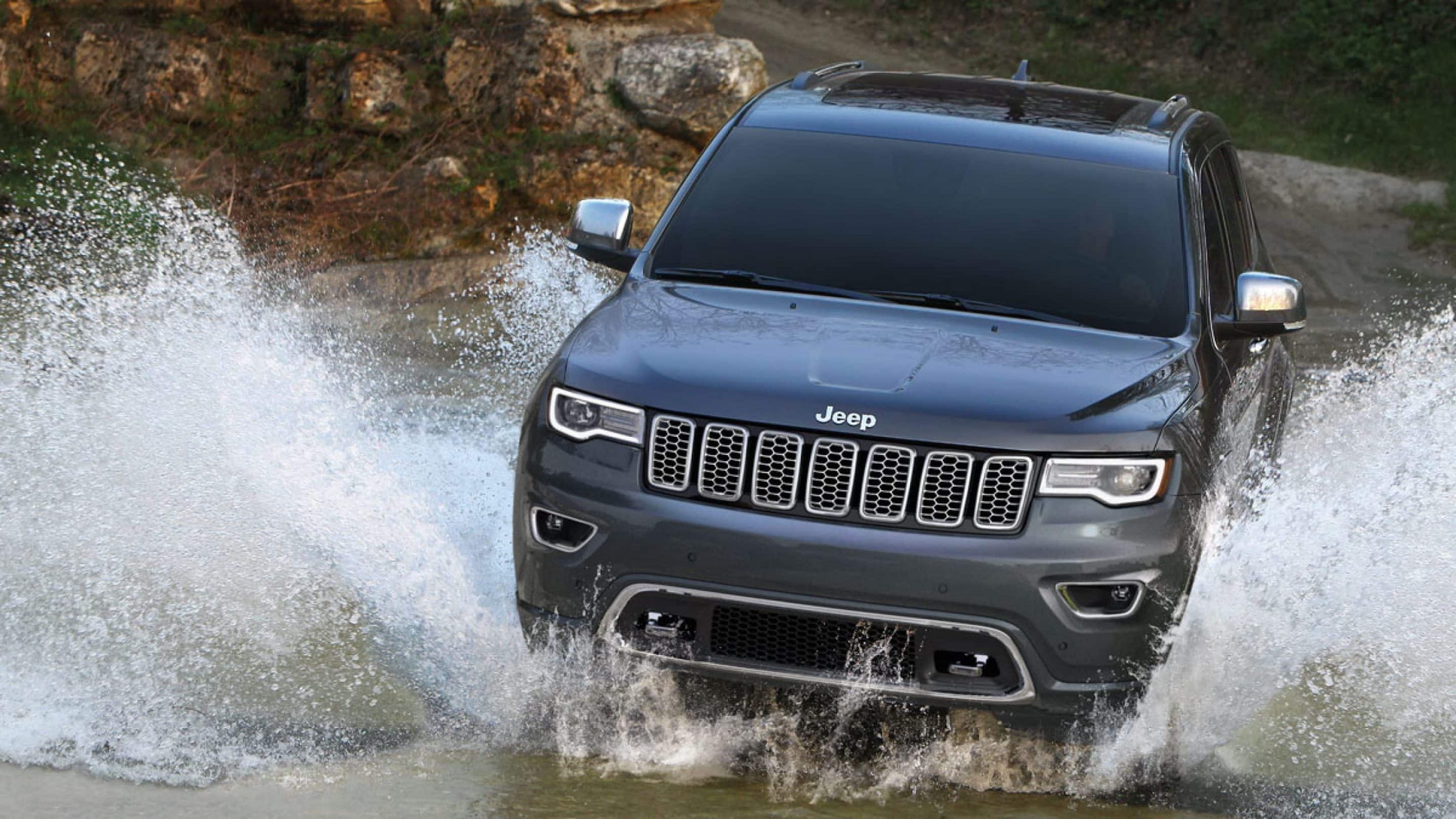 2019-Jeep-Grand-Cherokee-Gallery-Capability-Black-Water-Fording.jpg.image.2880