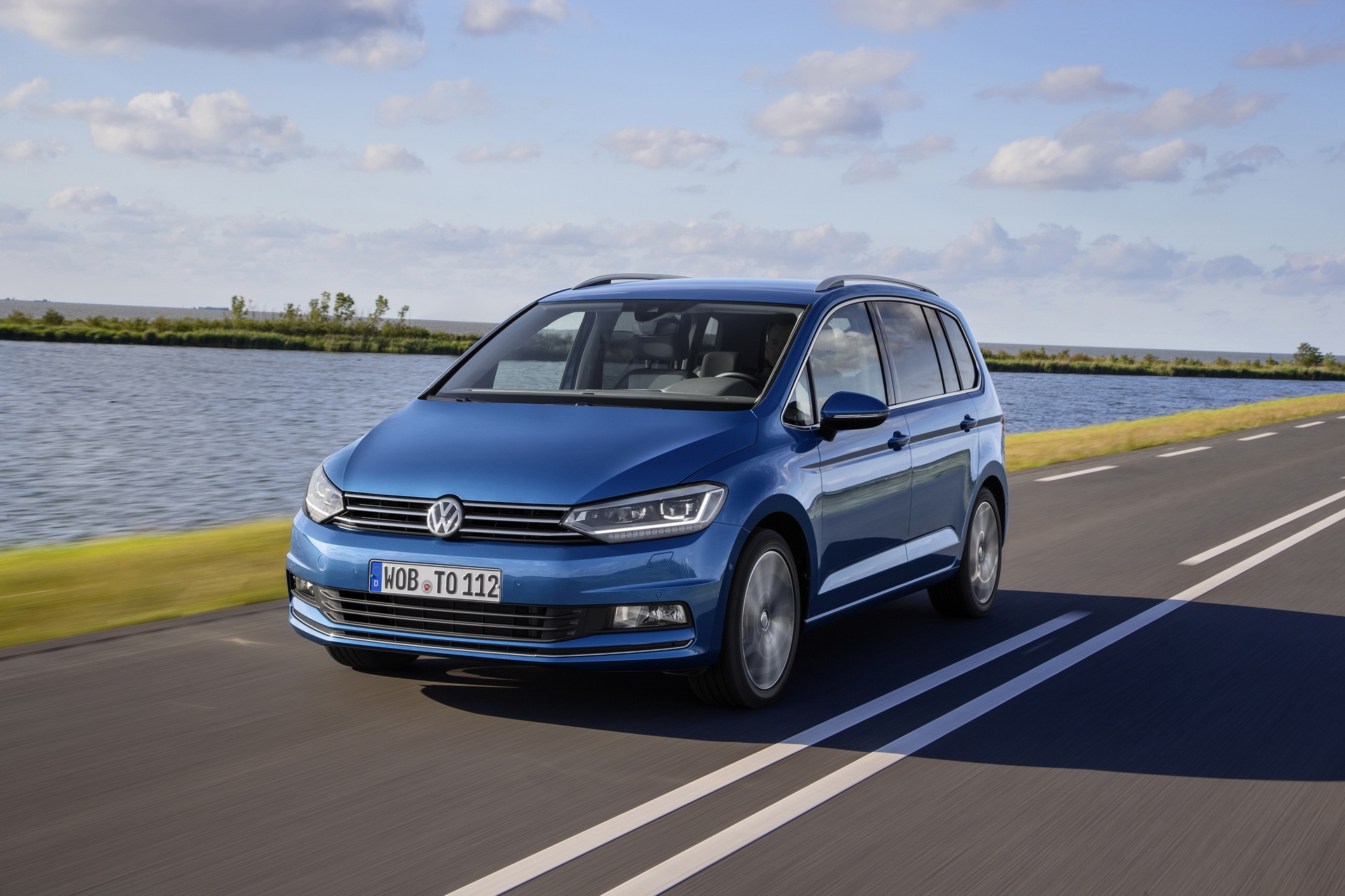 2019-vw-touran-1