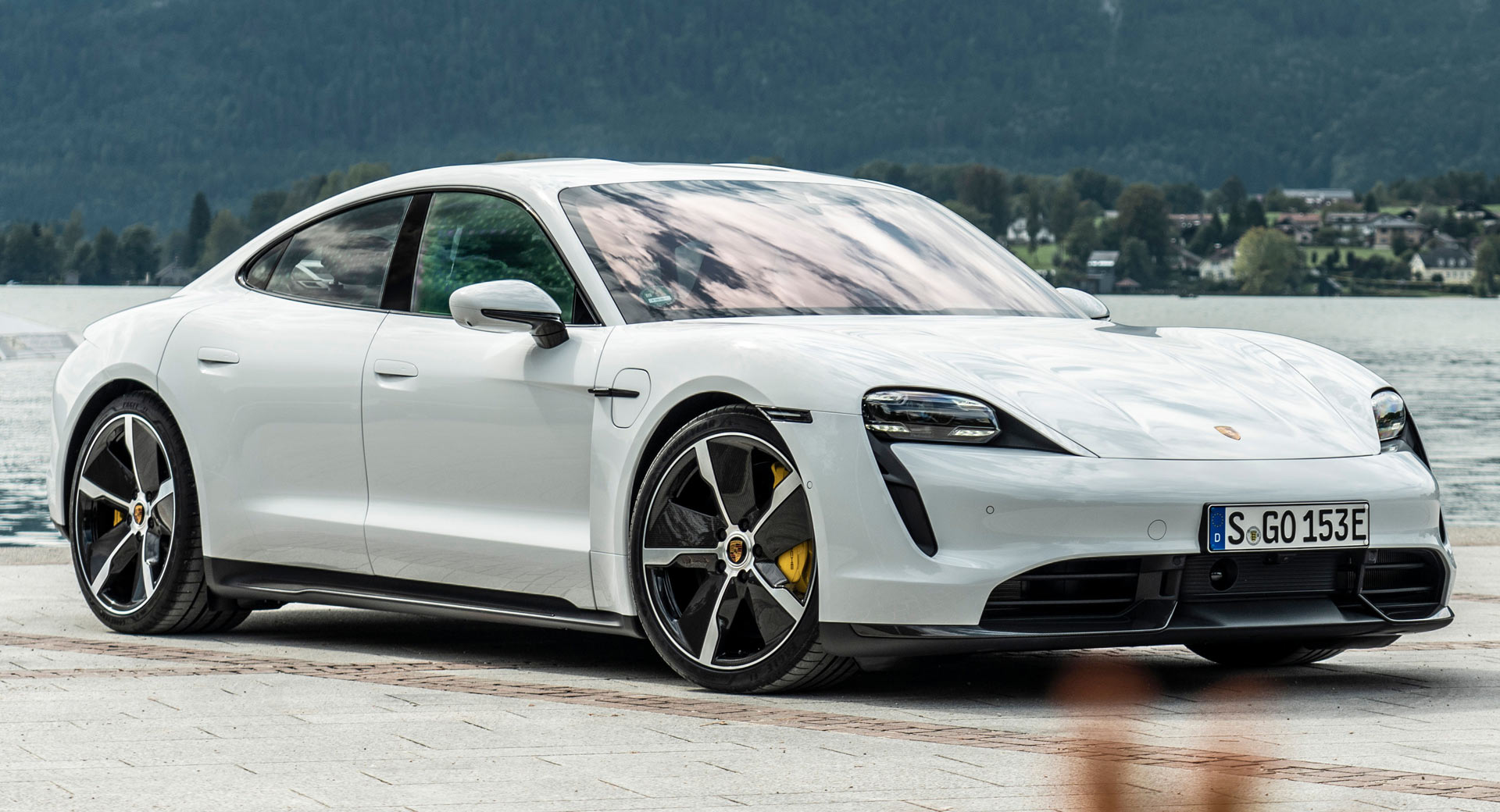 2020-Porsche-Taycan2