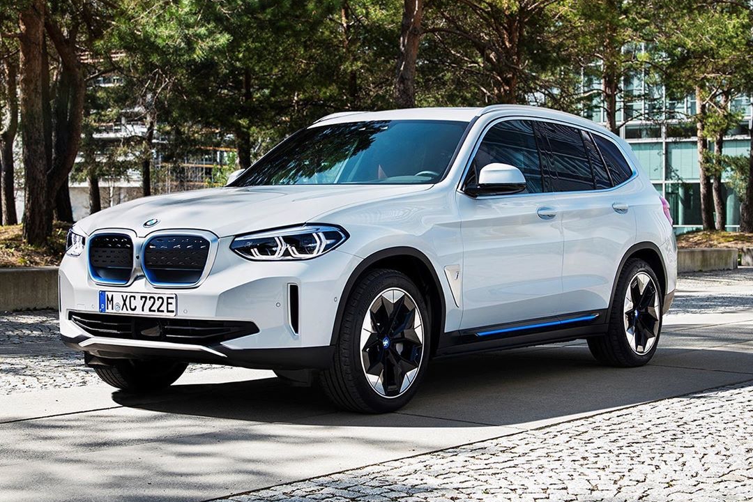 2021-BMW-iX3-2