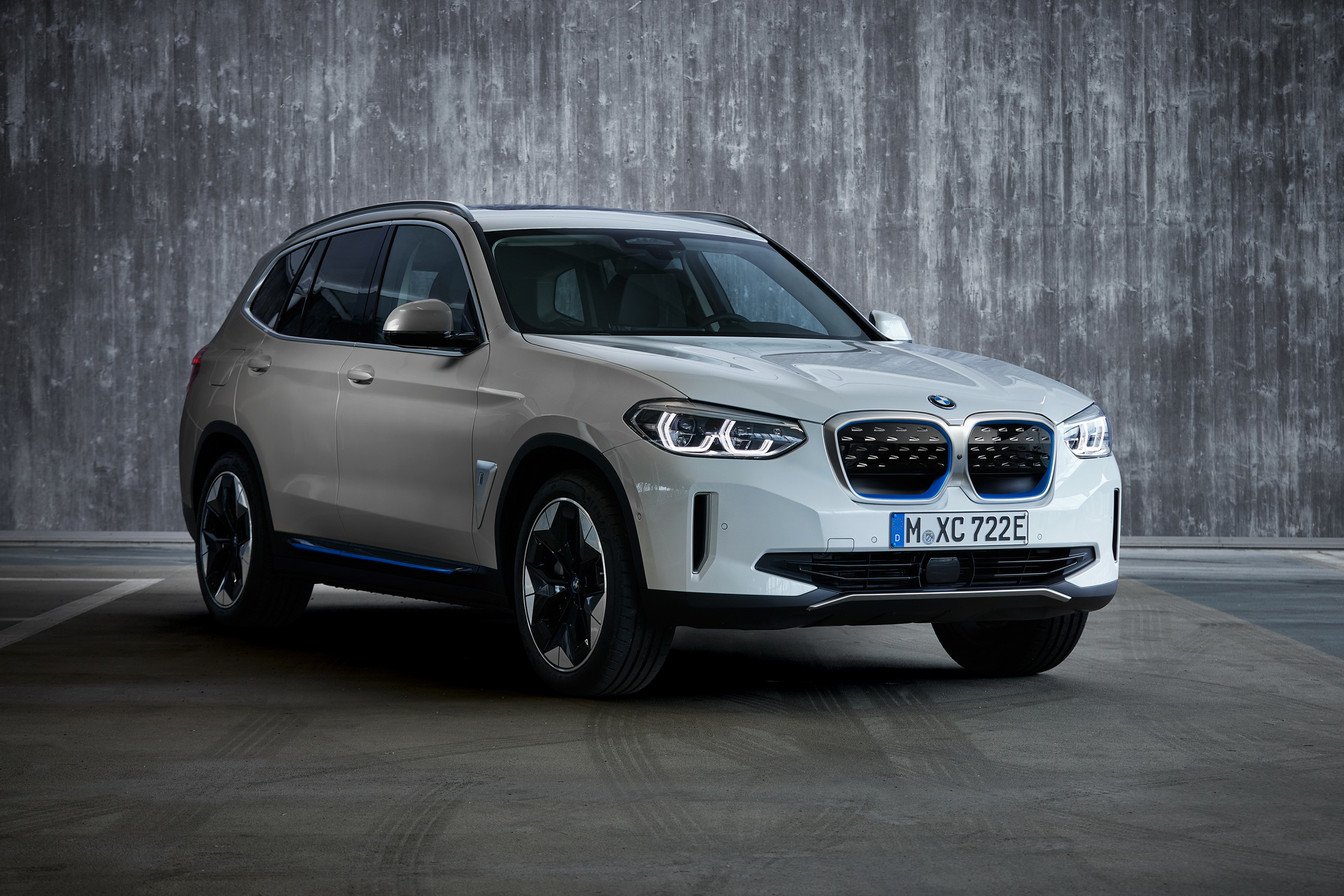 2021-BMW-iX3-28