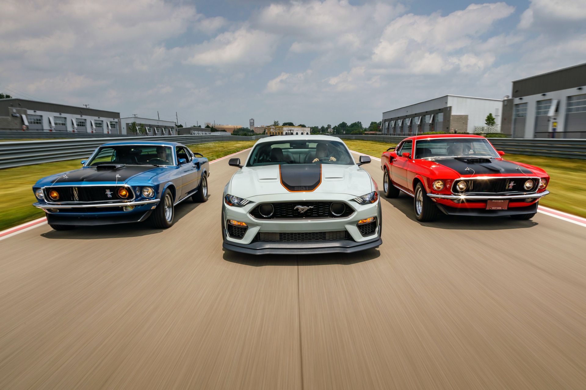 2021-Ford-Mustang-Mach-1-12