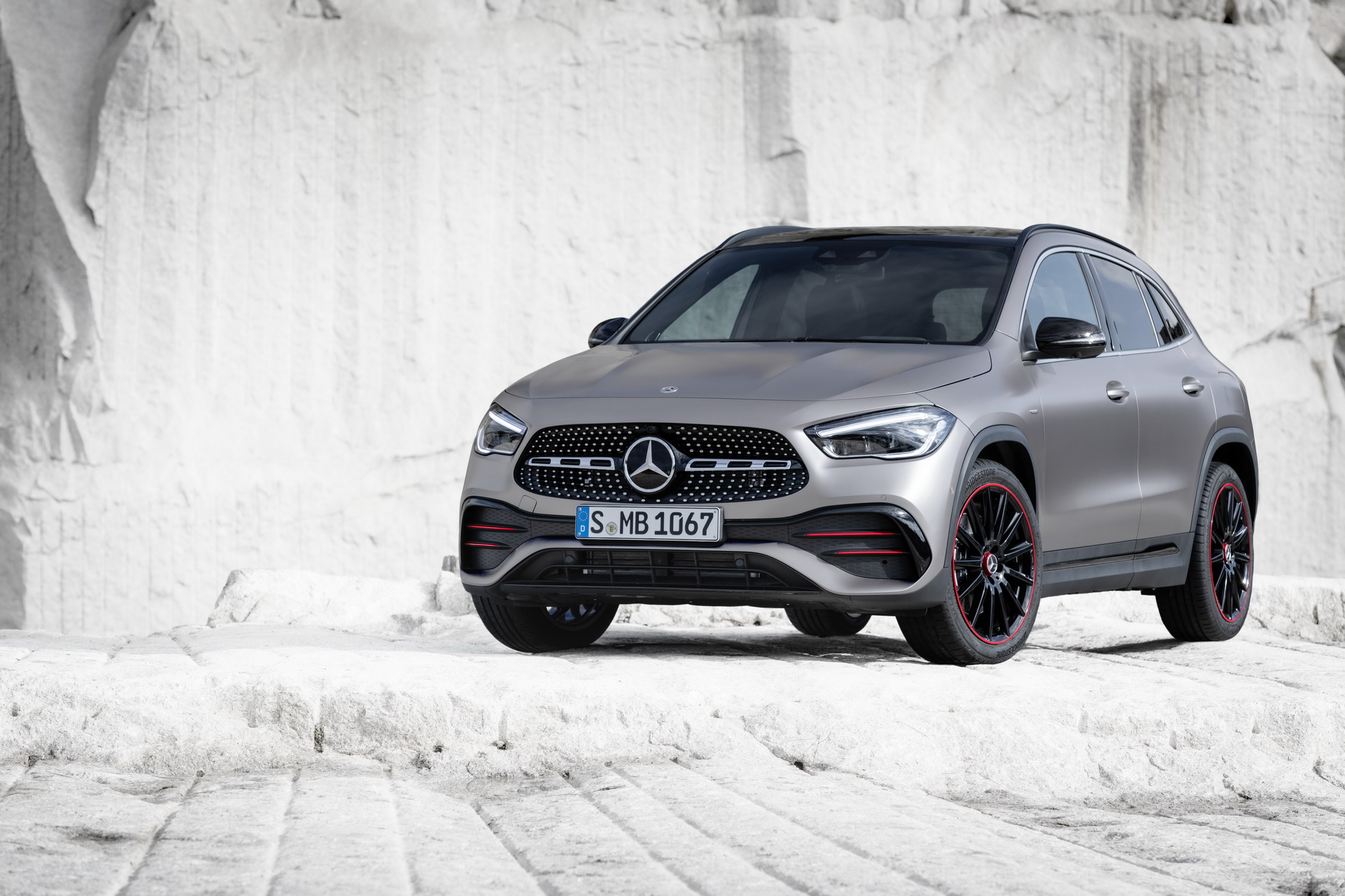 2021-Mercedes-Benz-GLA-14_1