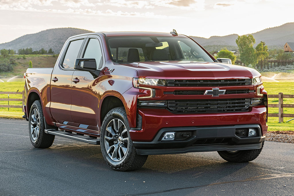 2021-chevrolet-silverado-1500-front-right-side