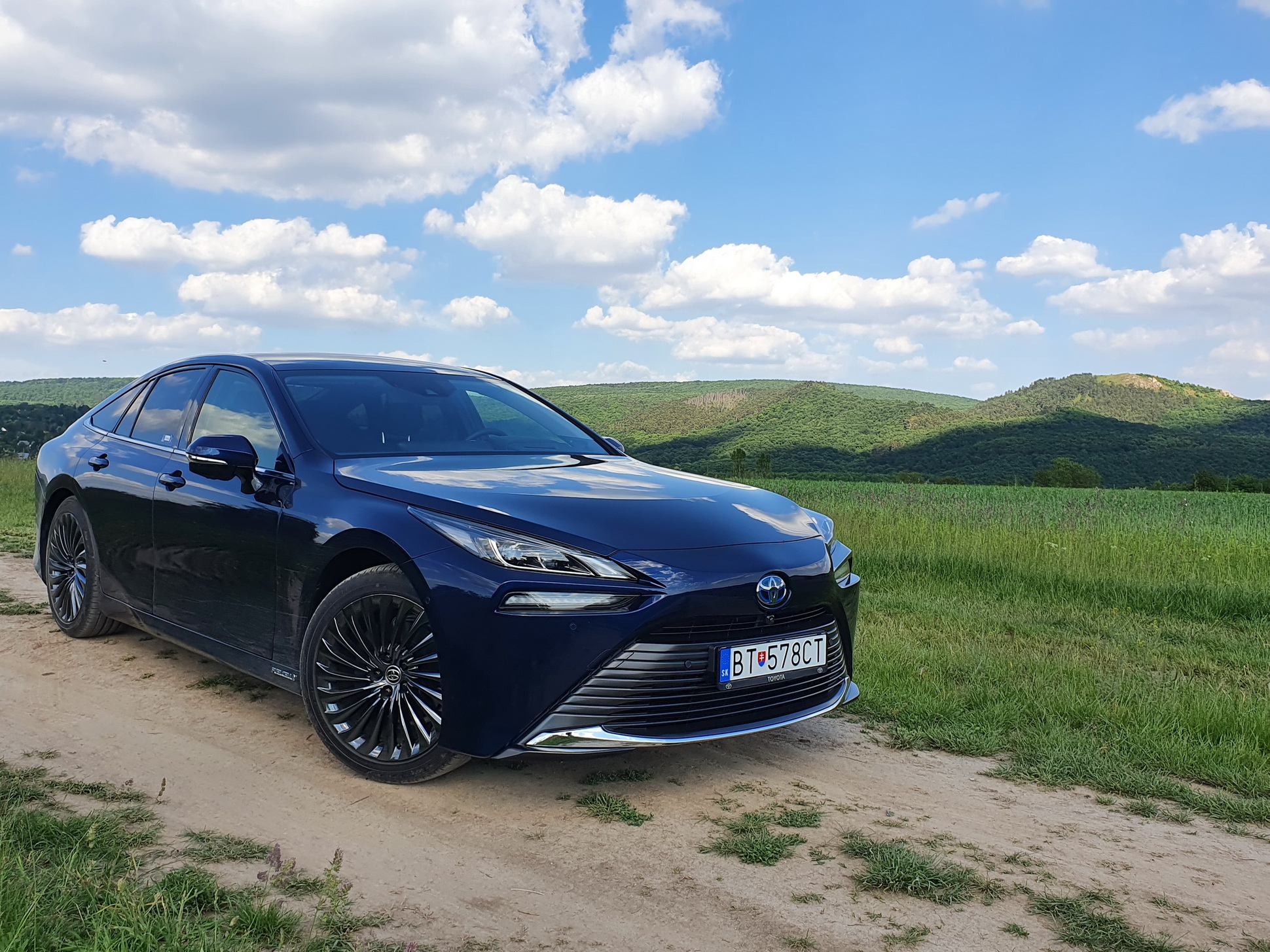 Élhető hidrogén? Teszten a Toyota Mirai