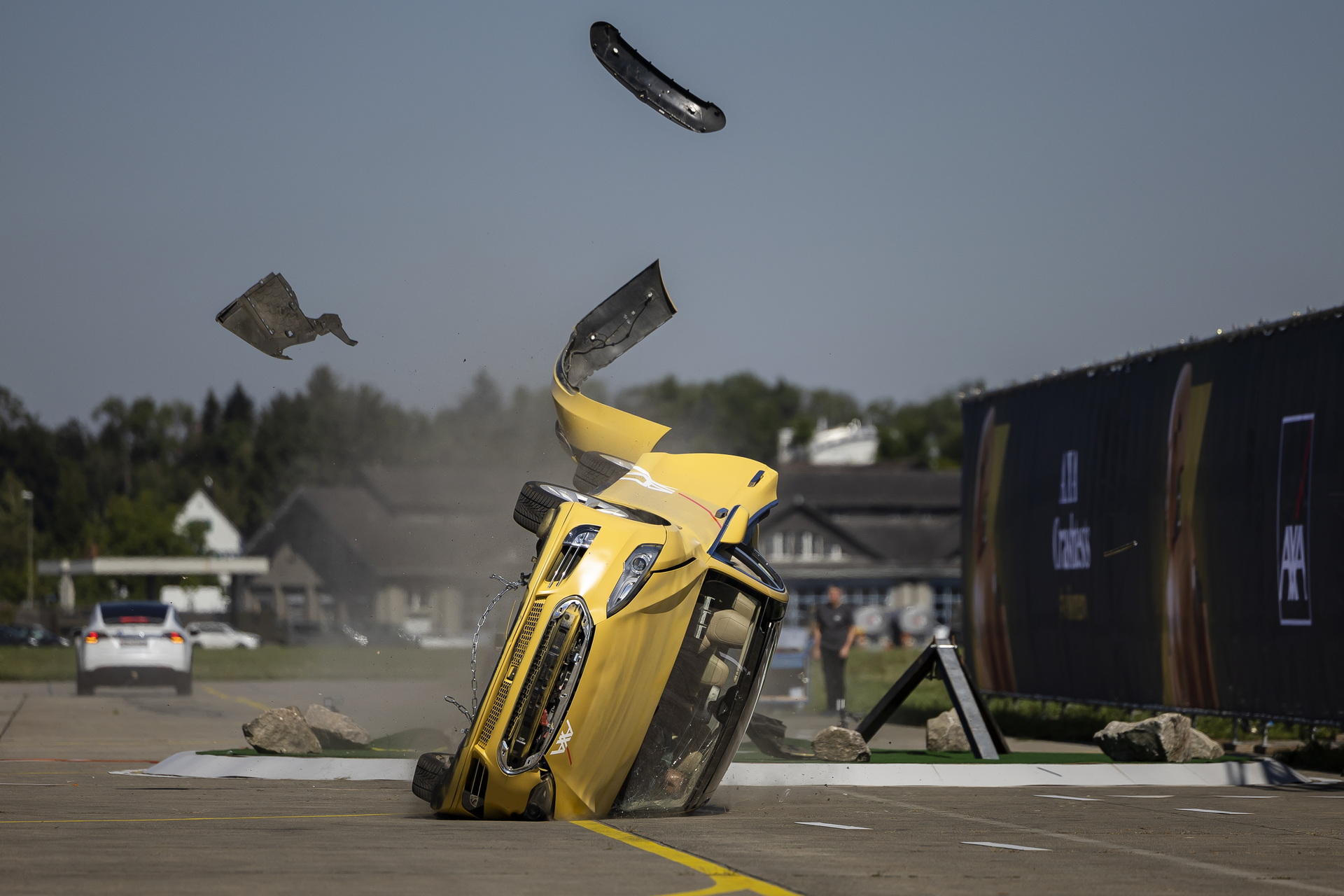 2022-AXA-EV-Crash-Test-Zurich-2