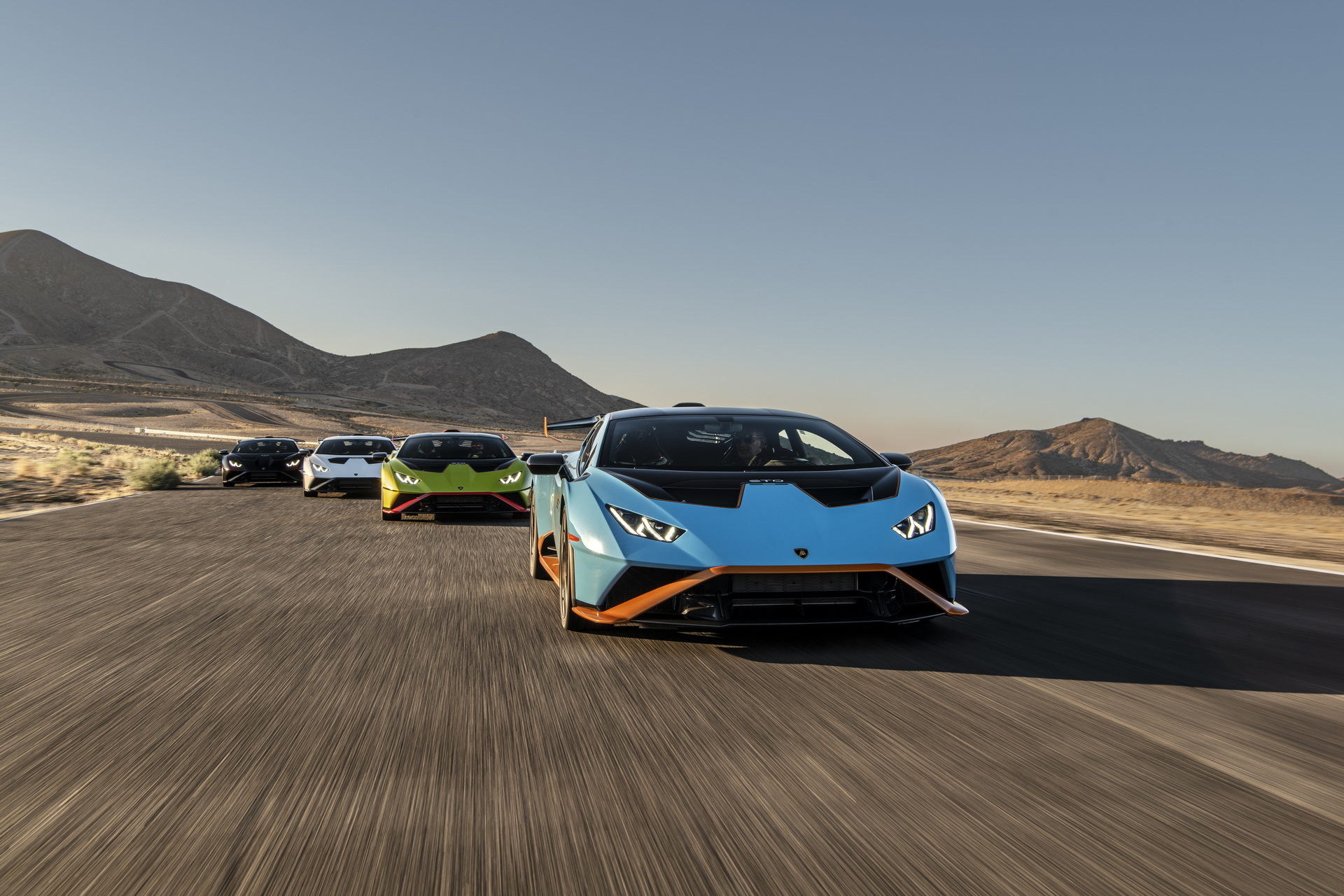 2022-Lamborghini-Huracan-20000-Celebration-21