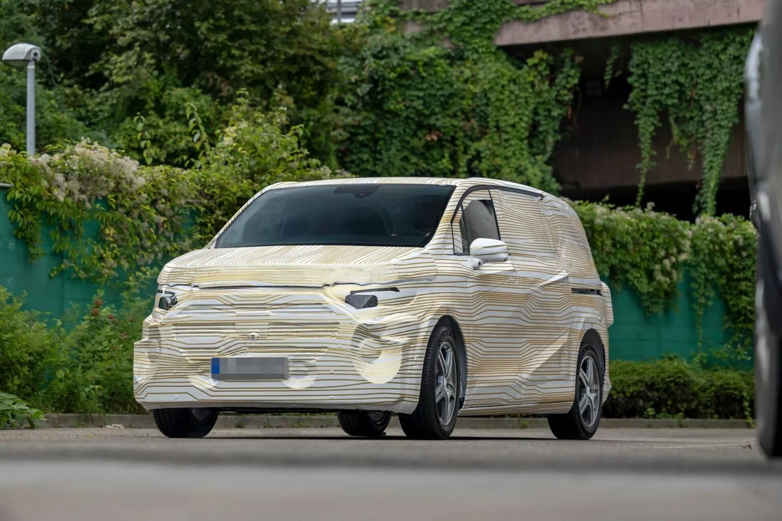 2026-Mercedes-V-Class-Vito-1007-9-1536×1024