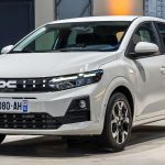 Éleződik a harc az európai trónért: Minimális a különbség a Dacia Sandero és a Tesla Model Y között dacia-sandero-2026