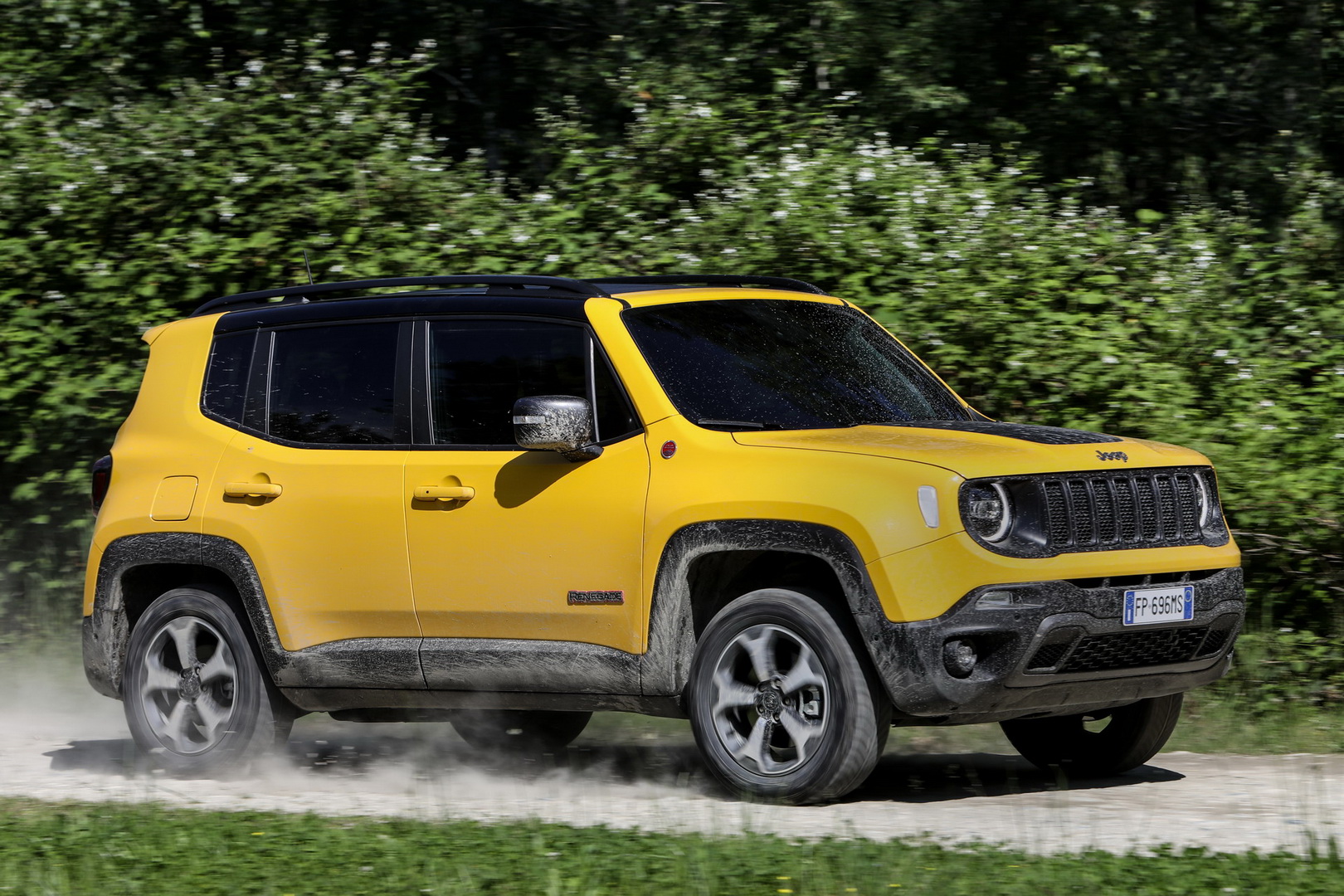 2b66a006-2019-jeep-renegade-3