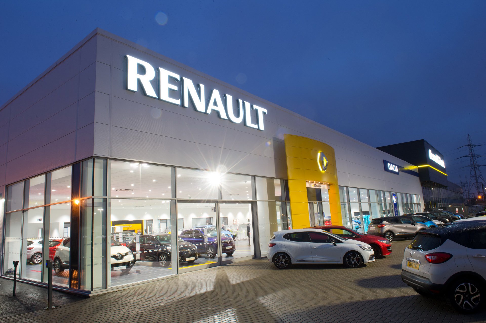 2da52d26-renault-seeks-nissan-merger-and-fca-bid-1