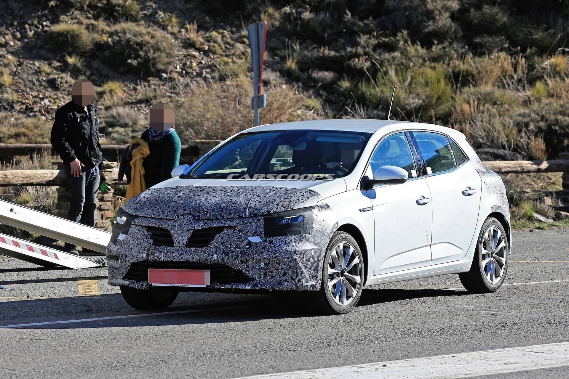 3b9a35fd-2020-renault-megane-facelift-spy-shots-15