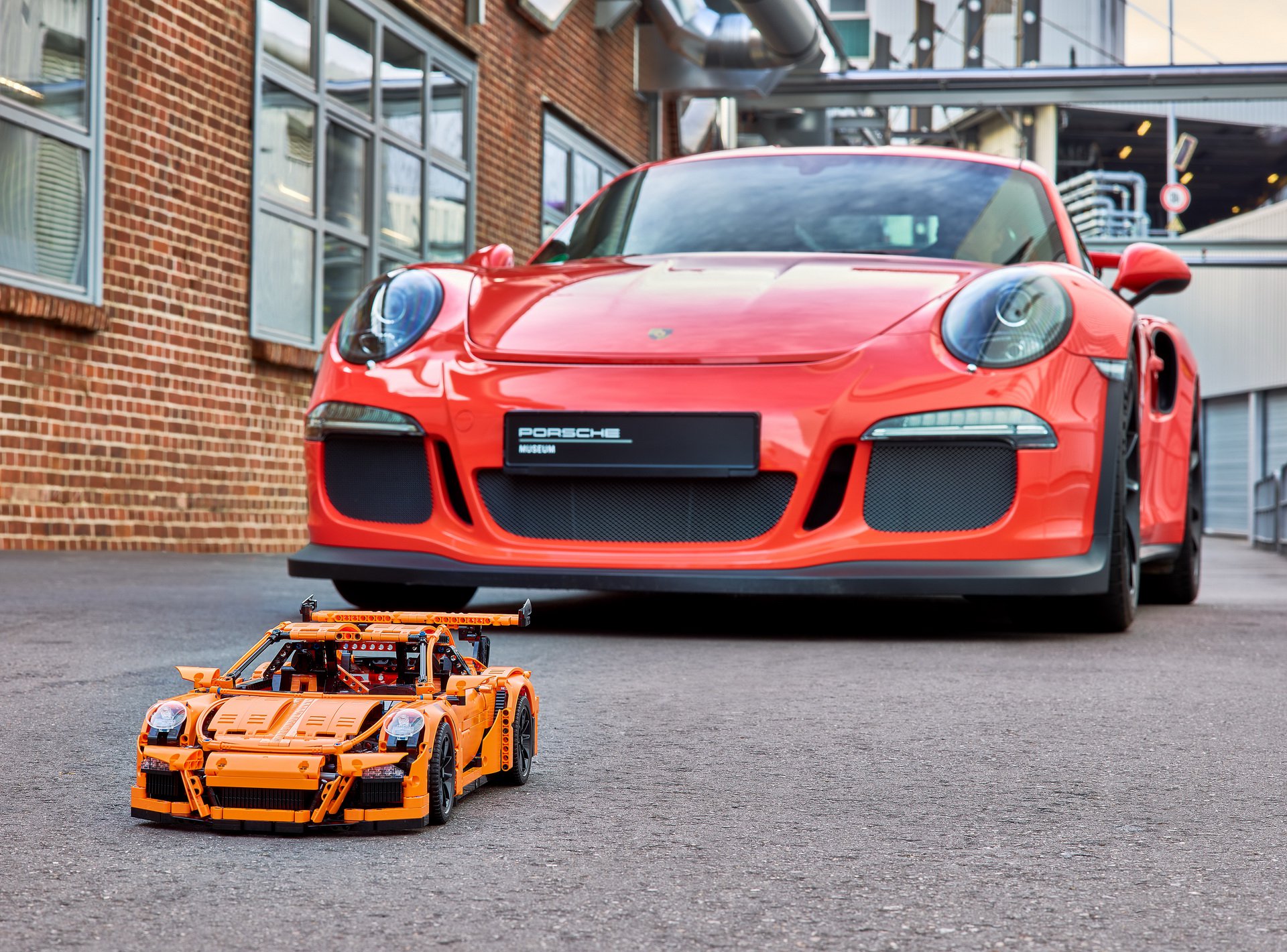 4c9ac0f2-lego-technic-porsche-911-gt3rs-final-1