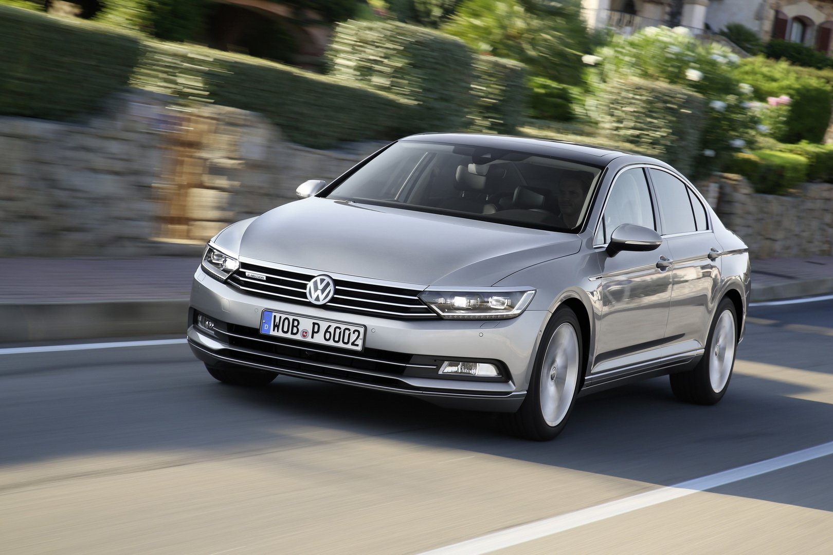 55619e2b-2018-vw-passat-europe-2