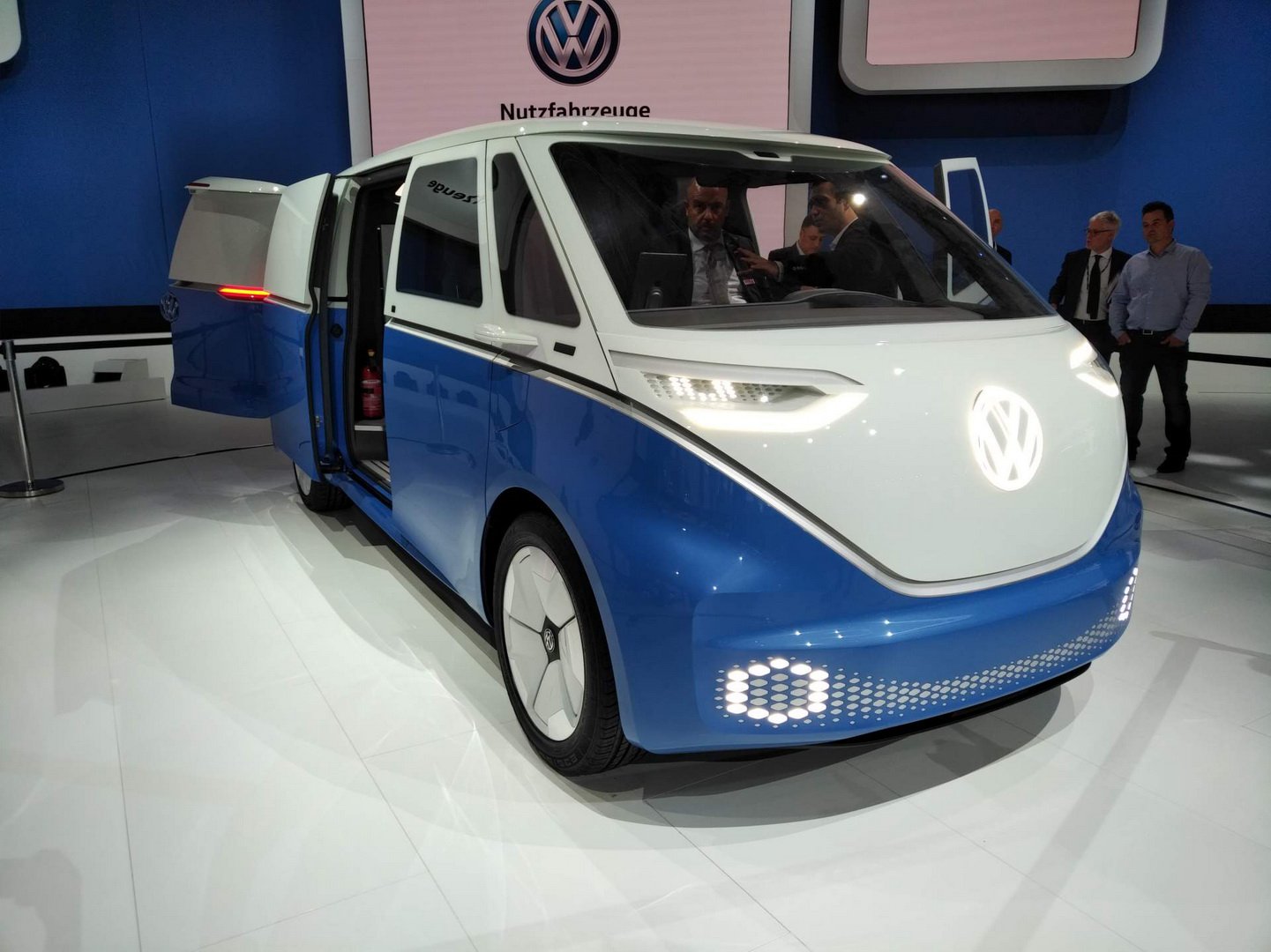 656cfbd5-vw-id-buzz-cargo-concept-5