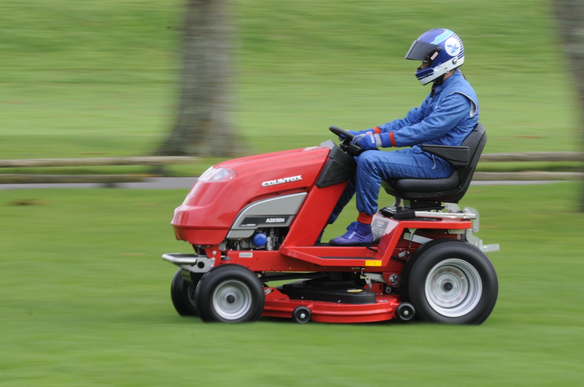 7859970a-countax-lawnmower-100mph-3