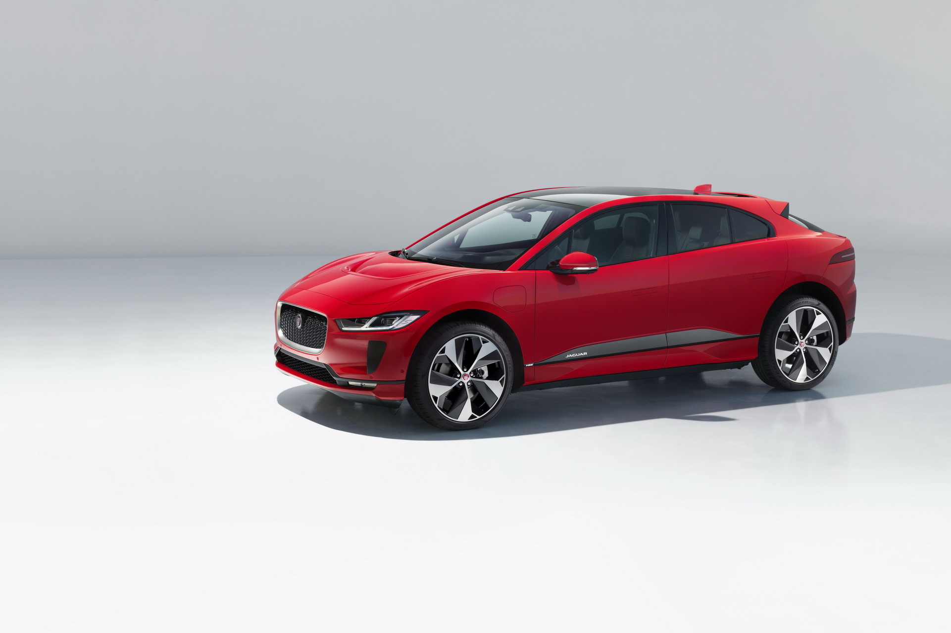 90a8b365-jaguar-i-pace-1