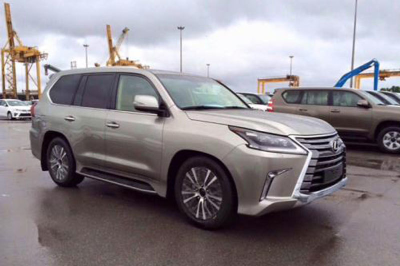 Lexus LX1