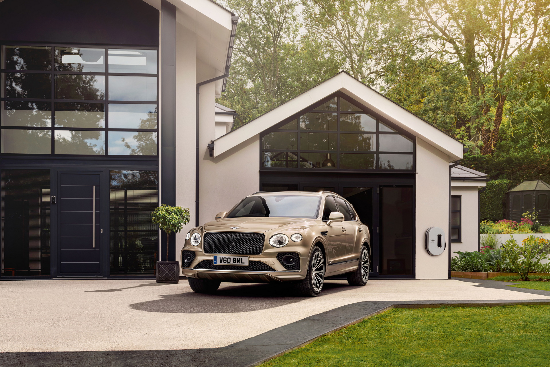 New-Bentayga-Hybrid-8_2