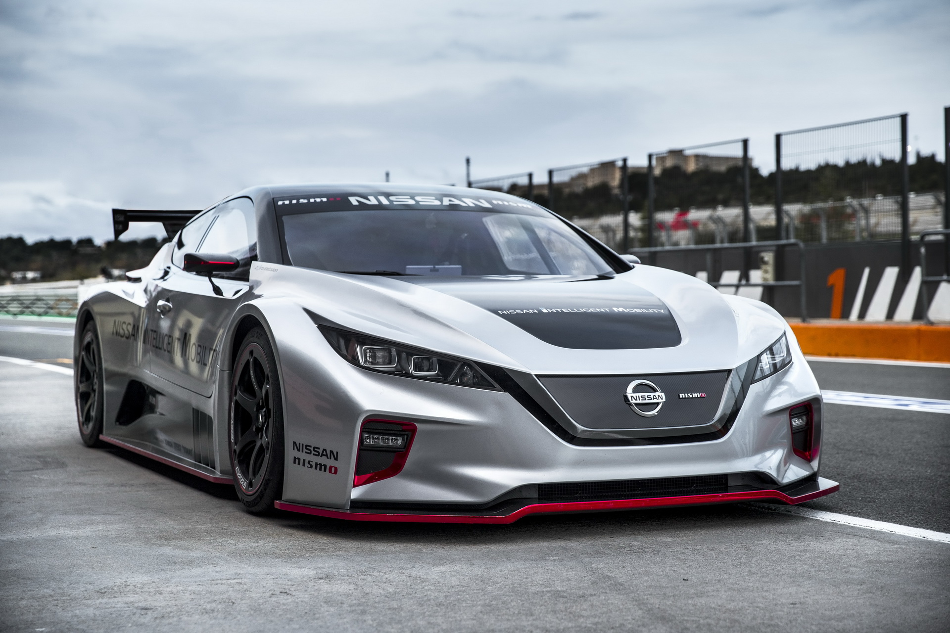 Nissan_leaf_nismo_RC-11