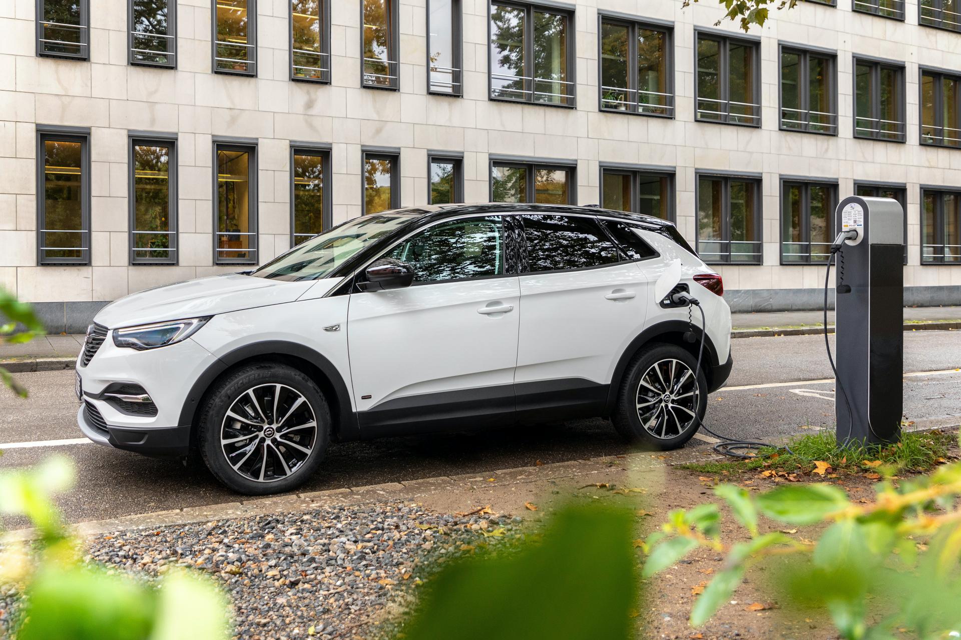 Opel-Grandland-X-PHEV-front-wheel-drive-5