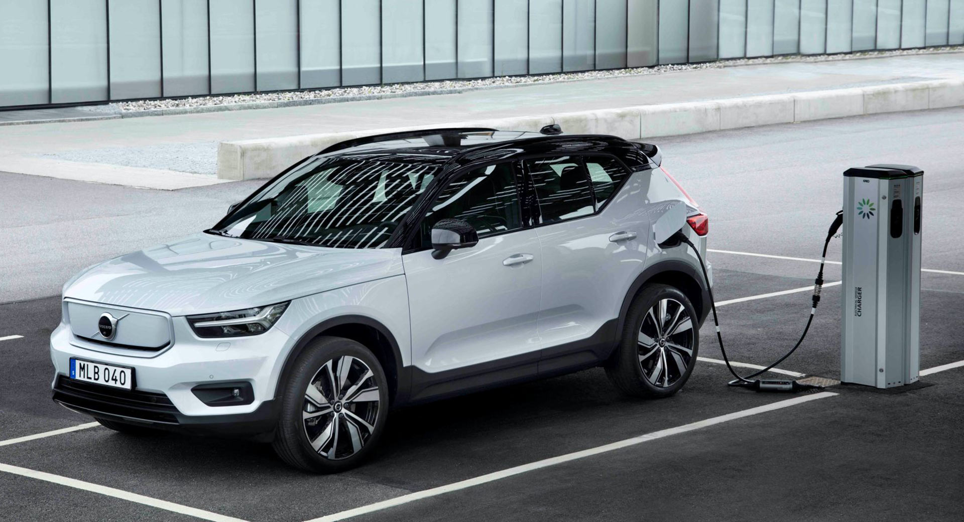 Volvo-XC40-Recharge