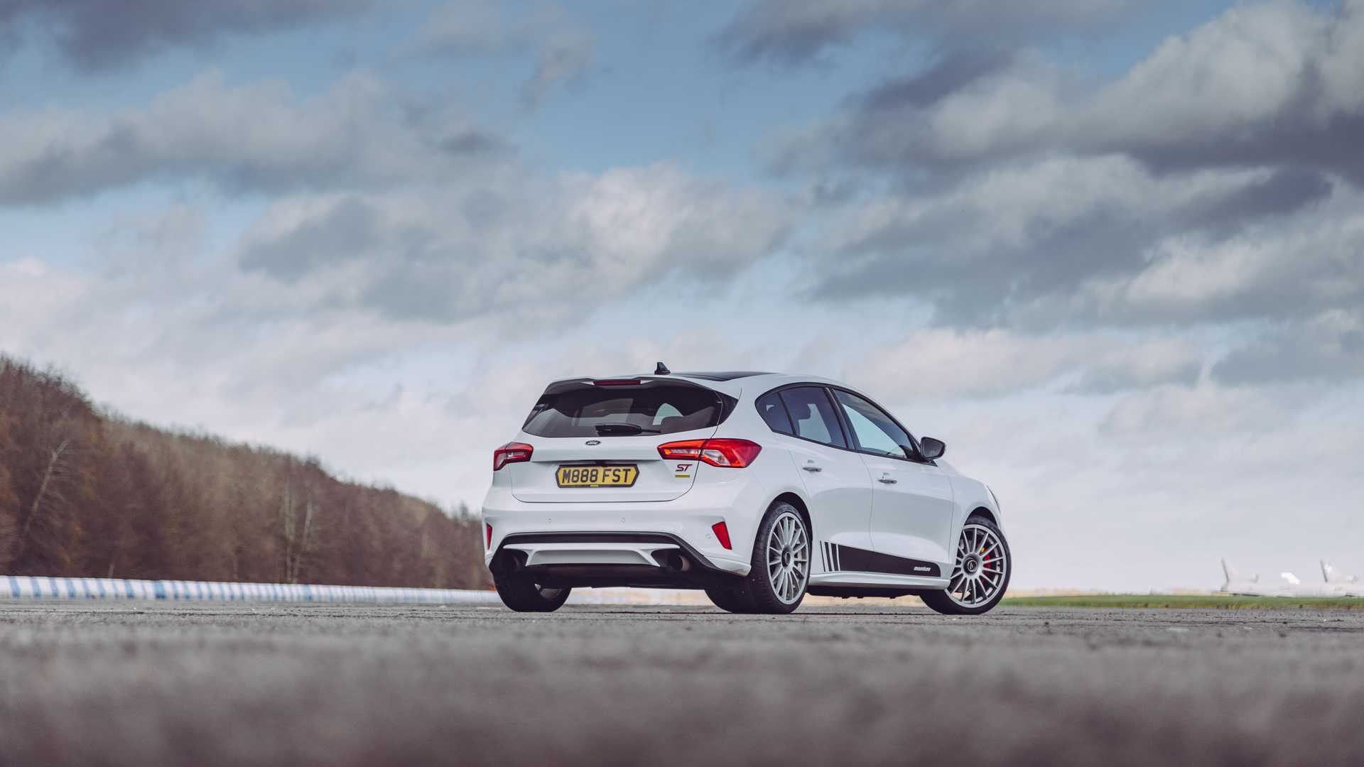 ecoboost-engined-ford-focus-st-now-available-with-mountune-m330-power-upgrade_6