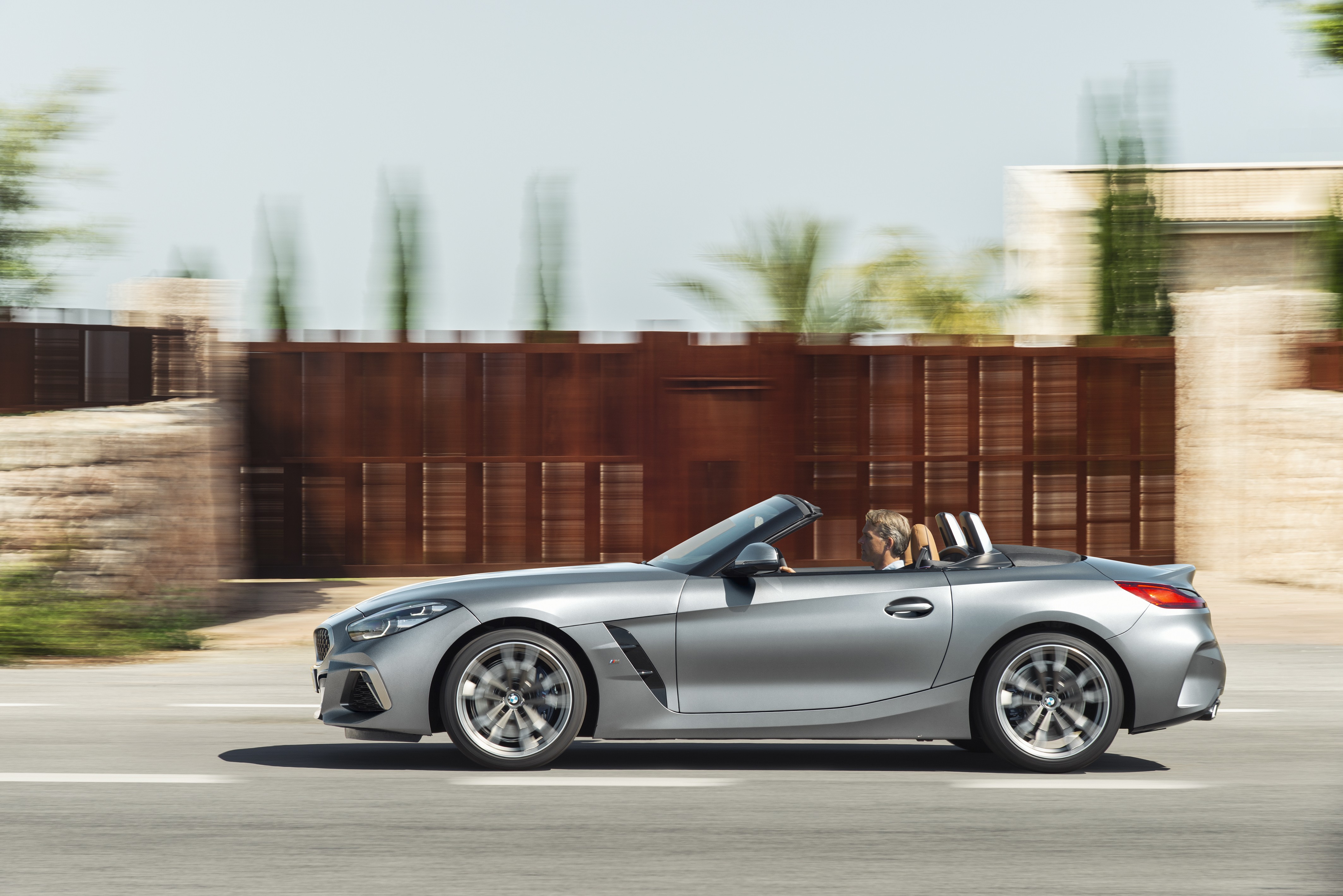 entry-level-bmw-z4-sdrive20i-now-available-with-manual-transmission-134530_1