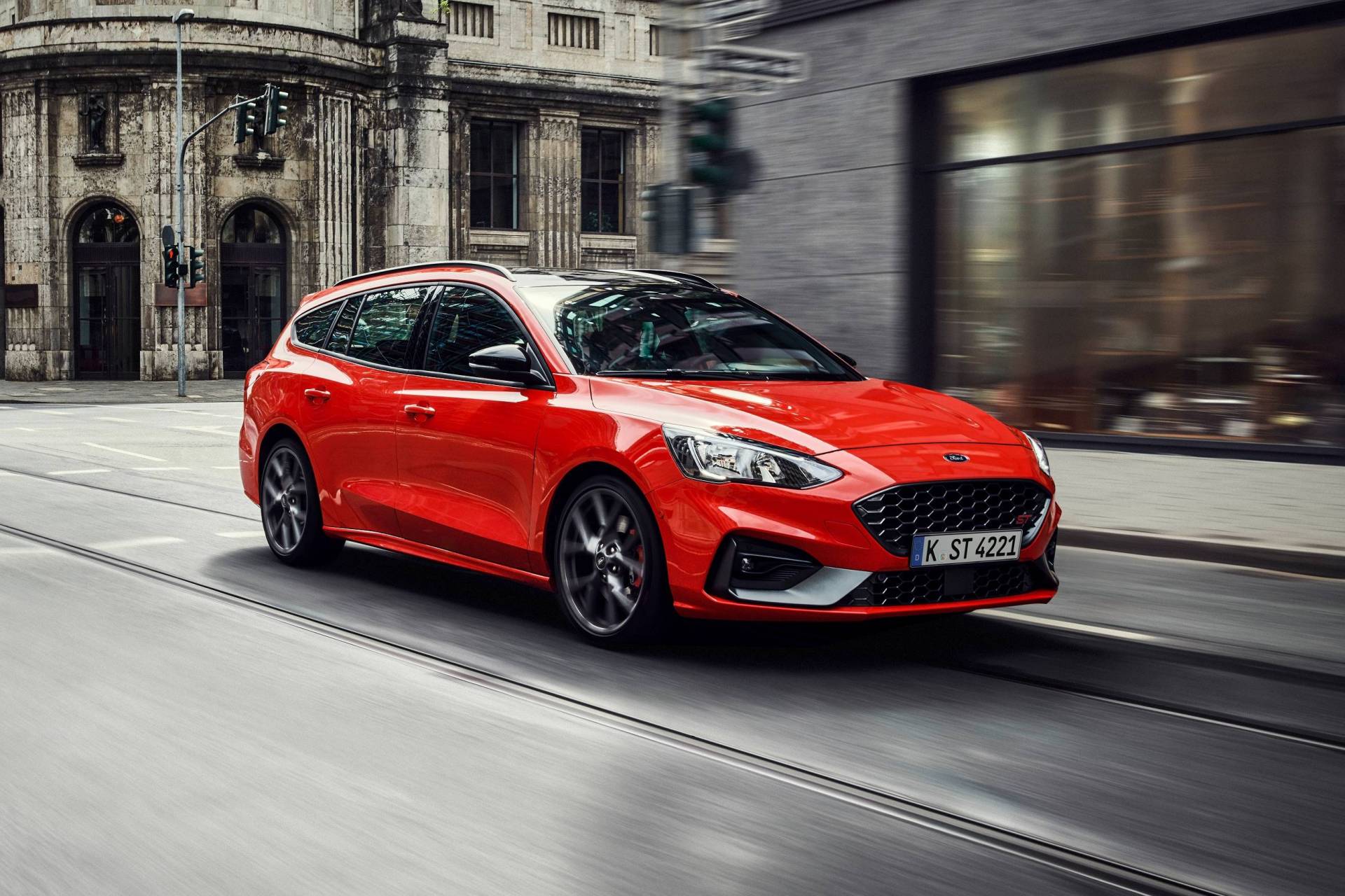 f8b23dc1-2019my-ford-focus-st-wagon-4