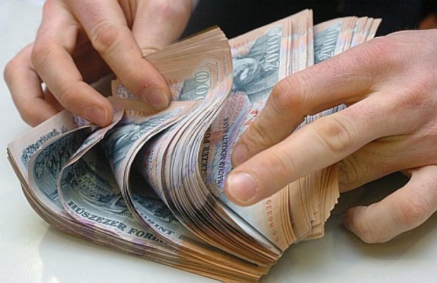 Finanszírozási lehetőségek: lízing vagy készpénz huszezresek