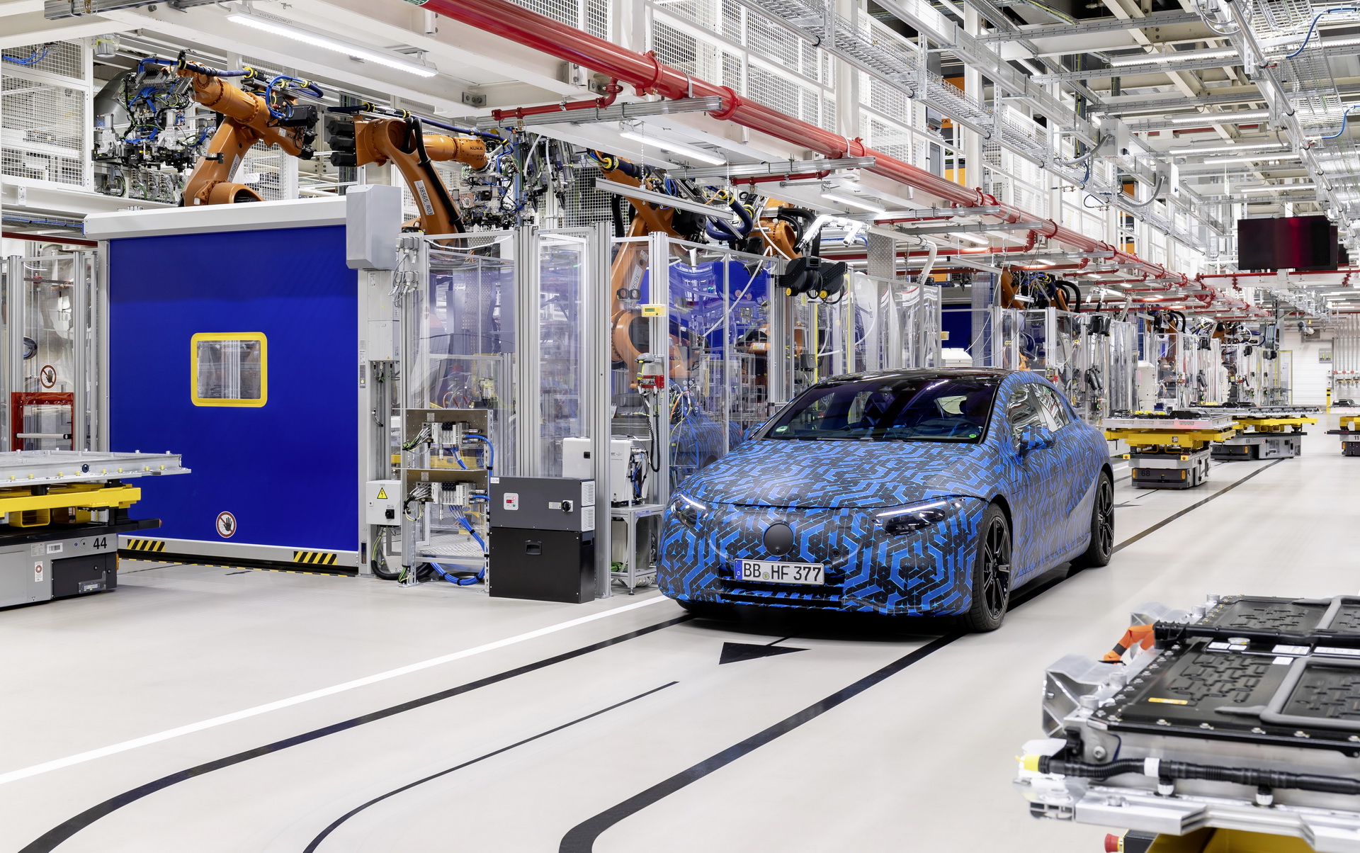 mercedes-starts-global-ev-production-rollout-1