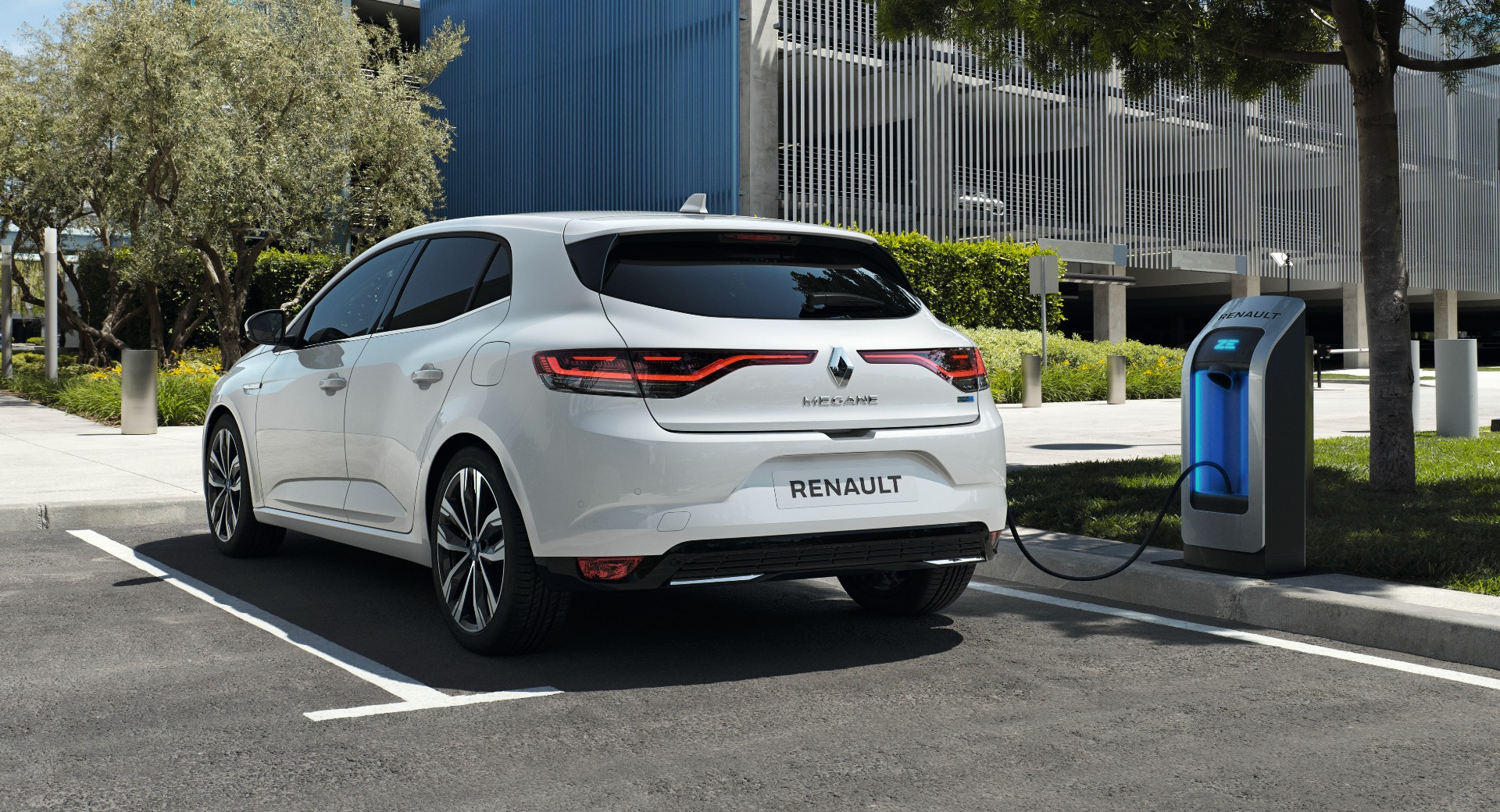 renault_megane_e-tech_plug-in_hybrid_main