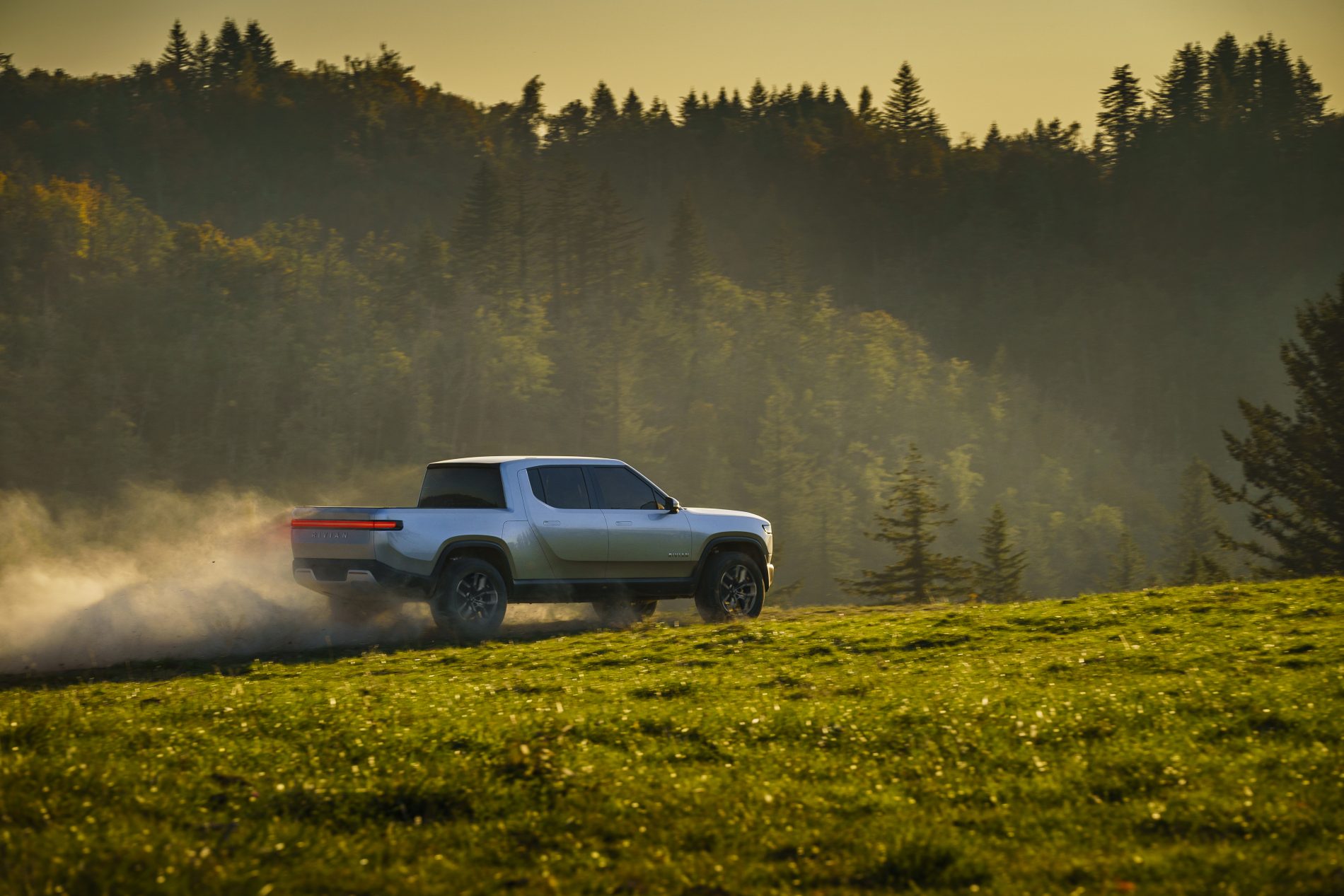 rivian-r1t-electric-pickup-truck-unveiled-as-the-monster-ford-and-chevy-fear_24