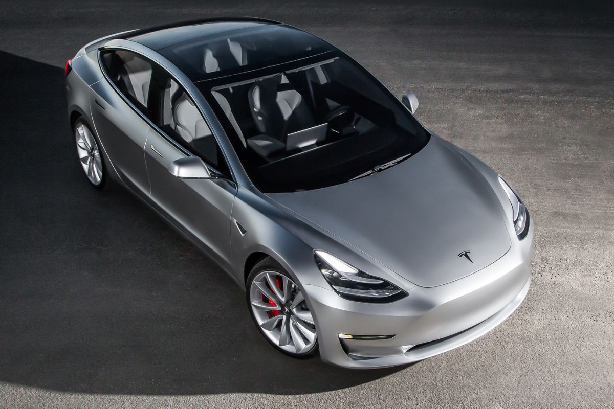 tesla model 3-01