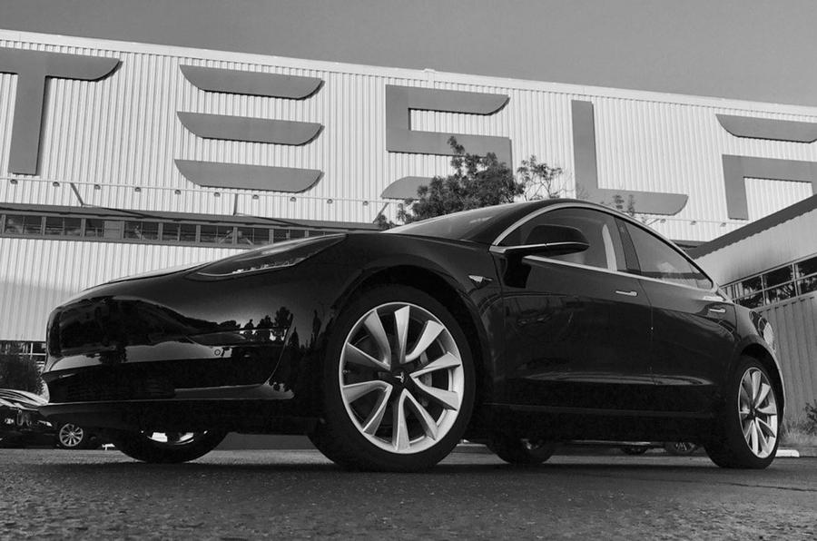 tesla model 3első kép