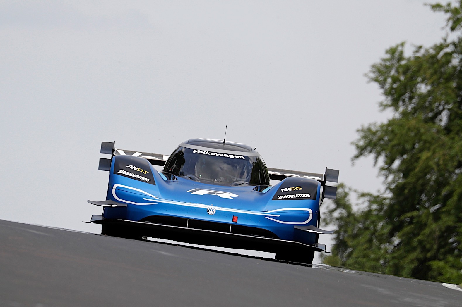 6:05.336 minutes – Volkswagen ID.R sets new electric record on